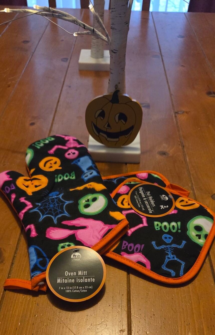 Colorful Halloween Oven Mitt and Pot Holders Set